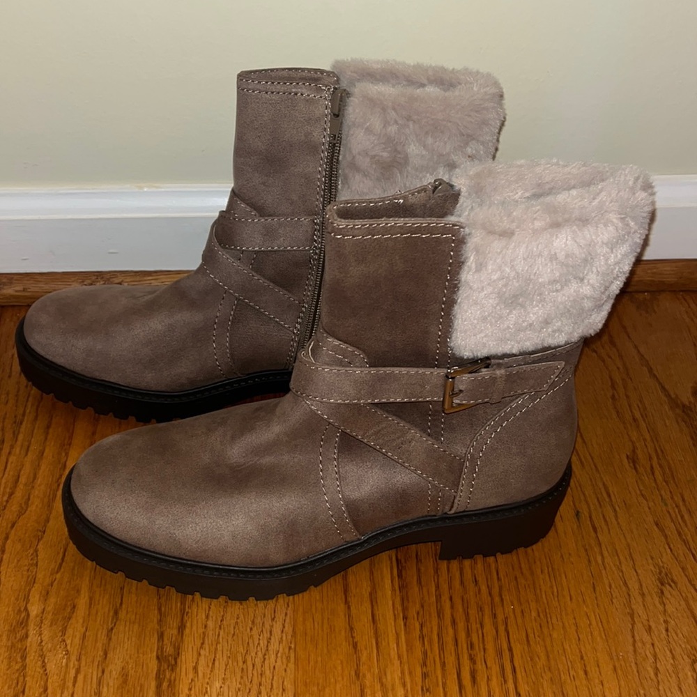 NWOT Dolce Vita Oakley Boots never been worn Size 9